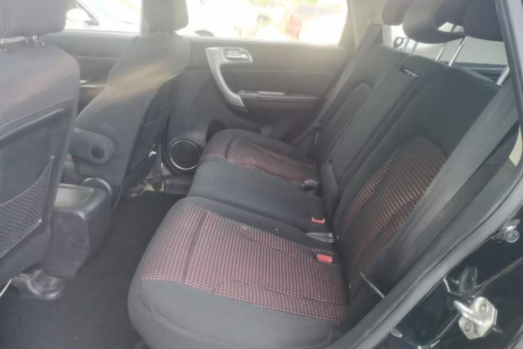 Used Haval H6 2014 Upgraded Model 2.0T Diesel Manual Two-Wheel Drive Urban Version Left Rear Seat