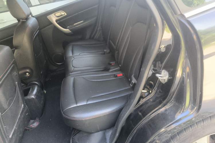 Used Haval H6 2014 Upgraded Model 1.5T Manual Two-Wheel Drive Elite Version Left Rear Seat