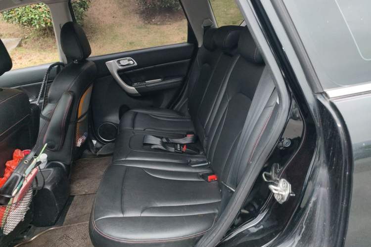 Used Haval H6 2014 Upgraded Model 2.0T Diesel Manual Two-Wheel Drive Elite Version Left Rear Seat