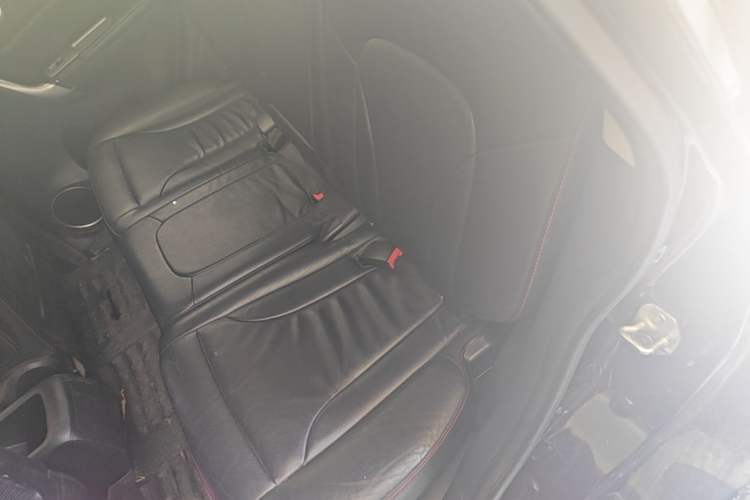 Used Haval H6 2014 Sport Version 1.5T Manual Two-Wheel Drive Elite Edition Left Rear Seat