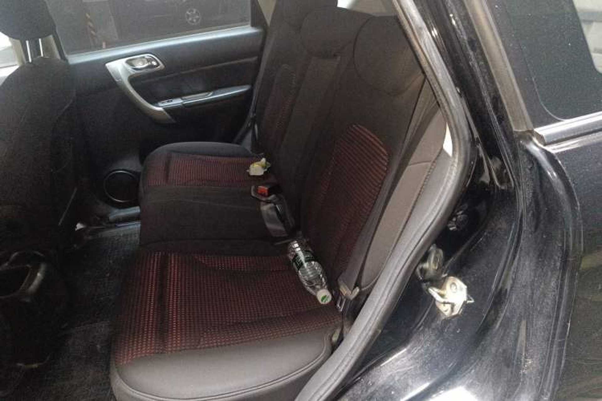 Used Haval H6 2014 Upgraded Model 2.0T Diesel Manual Two-Wheel Drive Urban Version Left Rear Seat