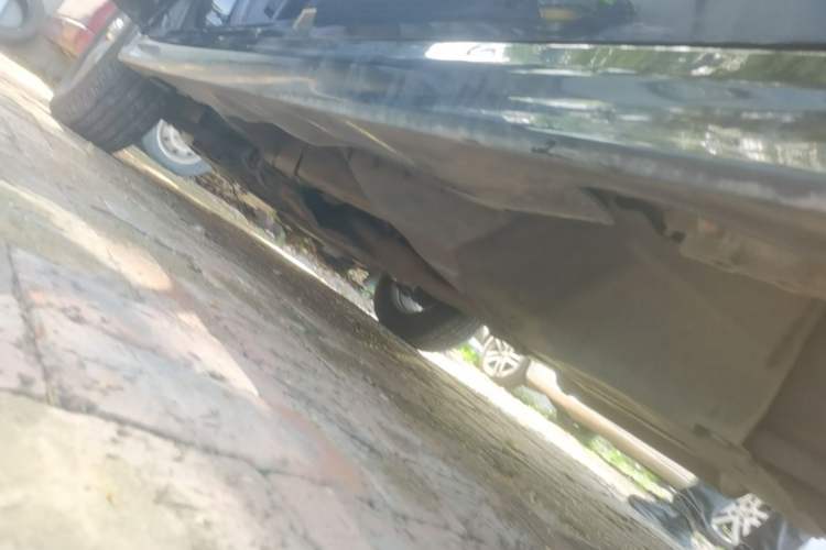 Used Haval H6 2014 Upgraded Model 2.0T Diesel Manual Two-Wheel Drive Urban Version Left Side Sill