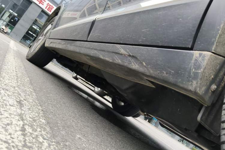 Used Haval H6 2014 Sport Edition 2.4L Automatic Elite Model Left Side Sill