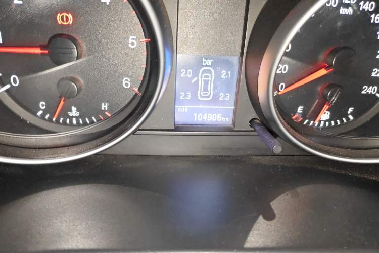 Used Haval H6 2014 Sport Edition 2.0T Diesel Manual Two-Wheel-Drive Elite Model Odometer Close Up