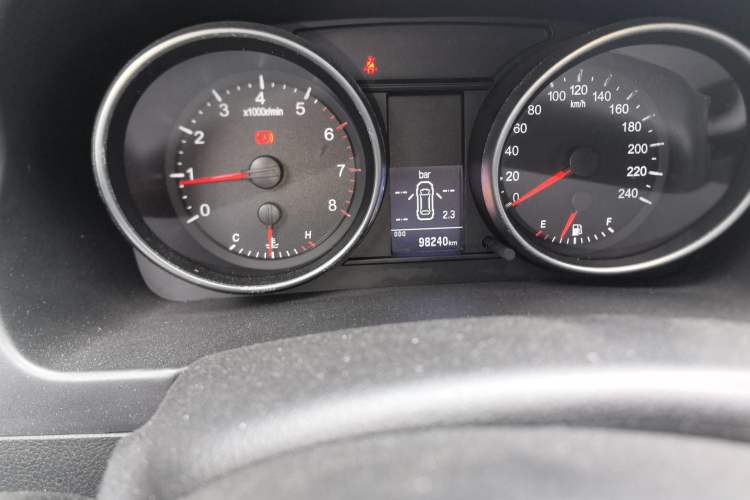 Used Haval H6 2014 Upgraded Model 1.5T Manual Two-Wheel Drive Elite Version Odometer Close Up