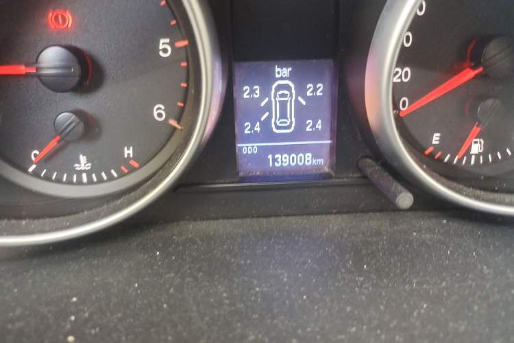 Used Haval H6 2014 Upgraded Model 2.0T Diesel Manual Two-Wheel Drive Elite Version Odometer Close Up