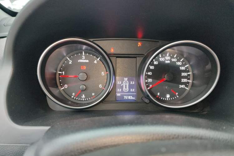 Used Haval H6 2014 Upgraded Model 2.0T Diesel Manual Two-Wheel Drive Elite Version Odometer Close Up