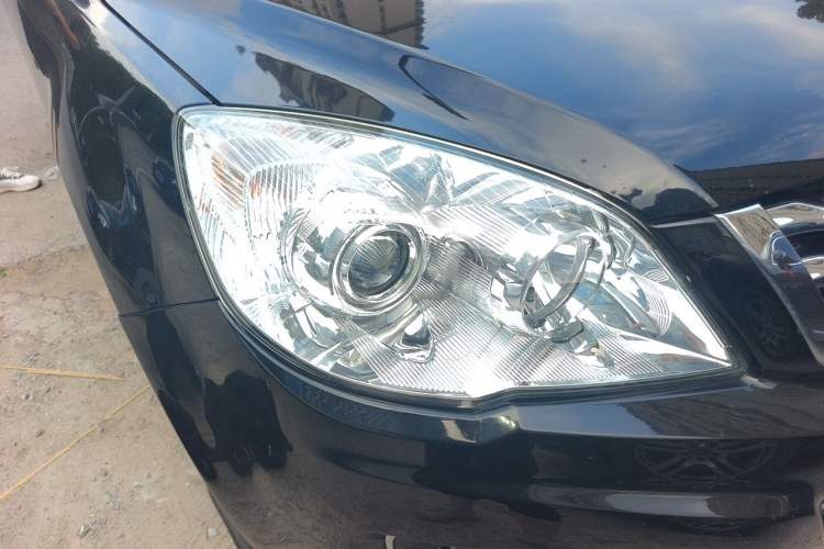 Used Haval H6 2014 Upgraded Model 1.5T Manual Two-Wheel Drive Elite Version Right Front Headlight