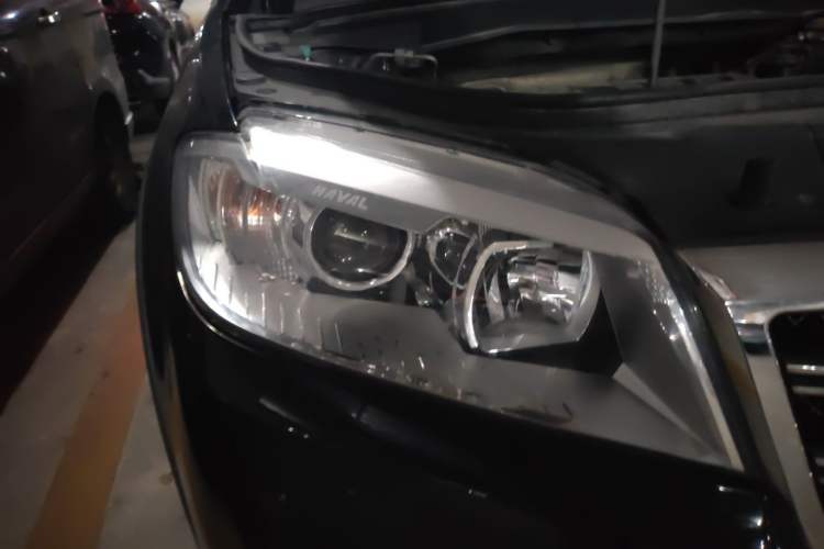 Used Haval H6 2014 Sport Version 1.5T Manual Two-Wheel Drive Elite Edition Right Front Headlight