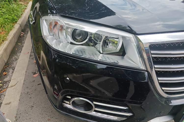 Used Haval H6 2014 Sport Version 1.5T Manual Two-Wheel Drive Elite Edition Right Front Headlight