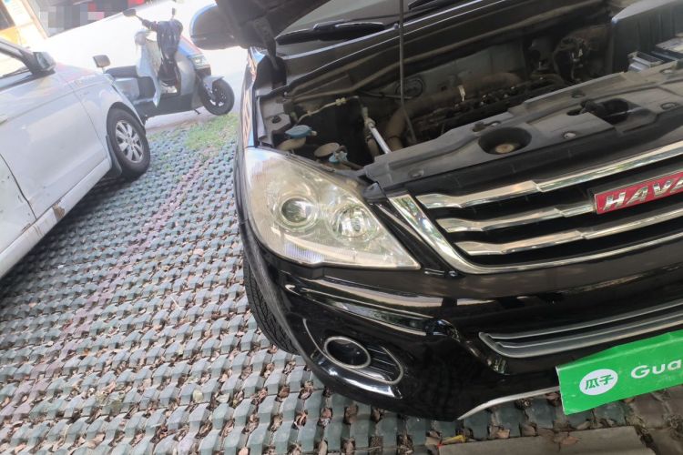 Used Haval H6 2014 Upgraded Model 1.5T Manual Two-Wheel Drive Elite Version Right Front Headlight