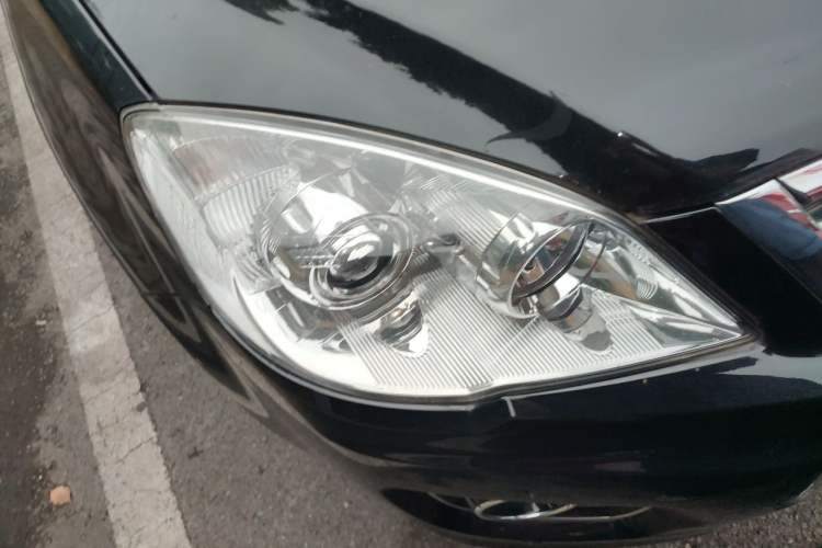Used Haval H6 2014 Upgraded Model 2.0T Diesel Manual Two-Wheel Drive Elite Version Right Front Headlight