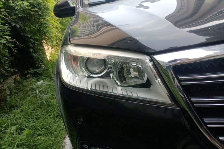 Used Haval H6 2014 Sport Version 1.5T Manual Two-Wheel Drive Elite Edition Right Front Headlight