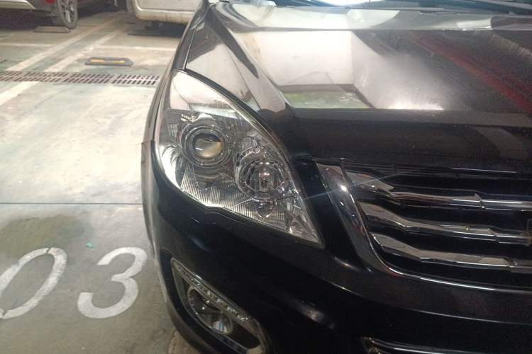 Used Haval H6 2014 Upgraded Model 2.0T Diesel Manual Two-Wheel Drive Urban Version Right Front Headlight