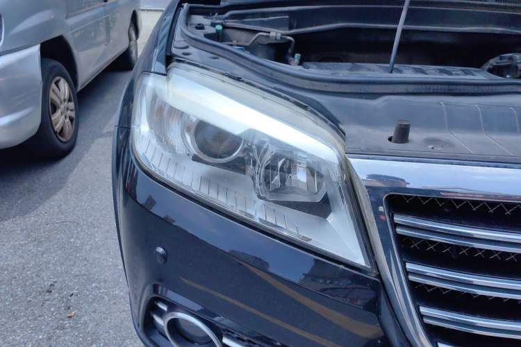 Used Haval H6 2014 Sport Version 1.5T Manual Two-Wheel Drive Elite Edition Right Front Headlight