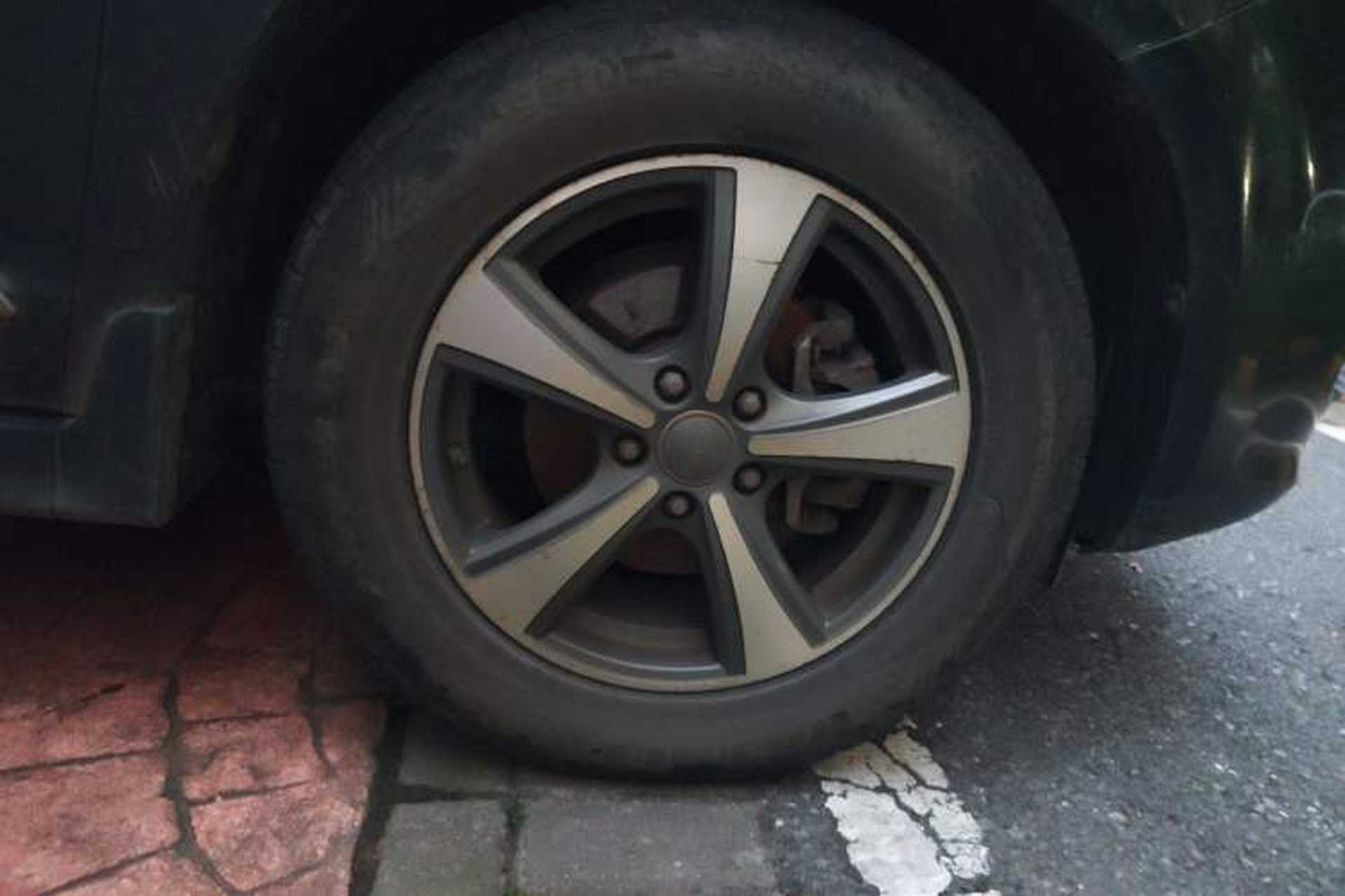 Used Haval H6 2014 Upgraded Model 2.0T Diesel Manual Two-Wheel Drive Elite Version Right Front Wheel Hub
