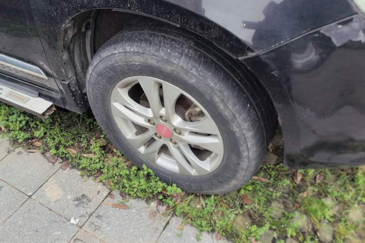 Used Haval H6 2014 Upgraded Model 1.5T Manual Two-Wheel Drive Elite Version Right Front Wheel Hub