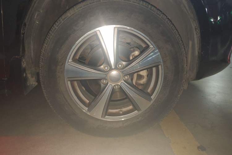 Used Haval H6 2014 Upgraded Model 1.5T Manual Two-Wheel Drive Elite Version Right Front Wheel Hub