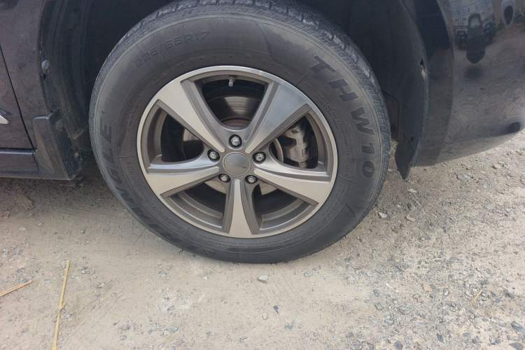 Used Haval H6 2014 Upgraded Model 1.5T Manual Two-Wheel Drive Elite Version Right Front Wheel Hub