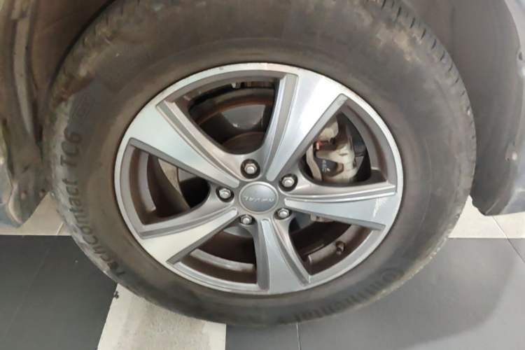 Used Haval H6 2014 Sport Version 1.5T Manual Two-Wheel Drive Elite Edition Right Front Wheel Hub
