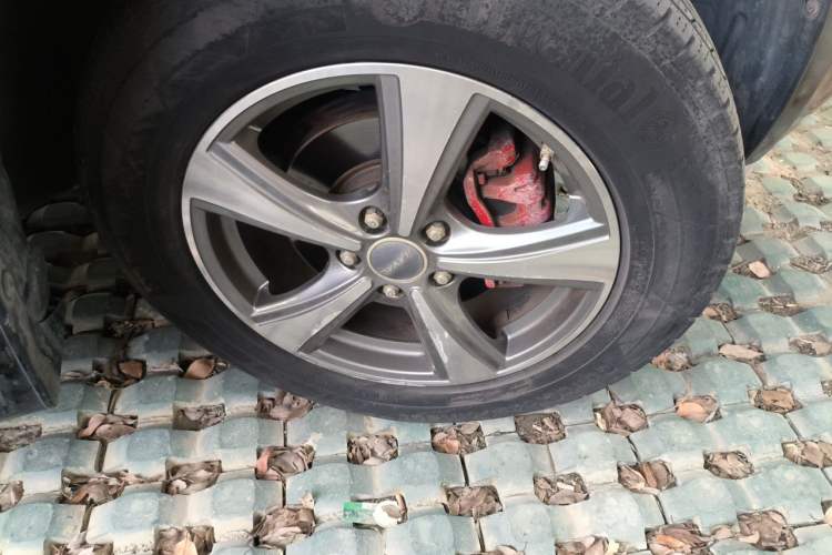 Used Haval H6 2014 Upgraded Model 1.5T Manual Two-Wheel Drive Elite Version Right Front Wheel Hub