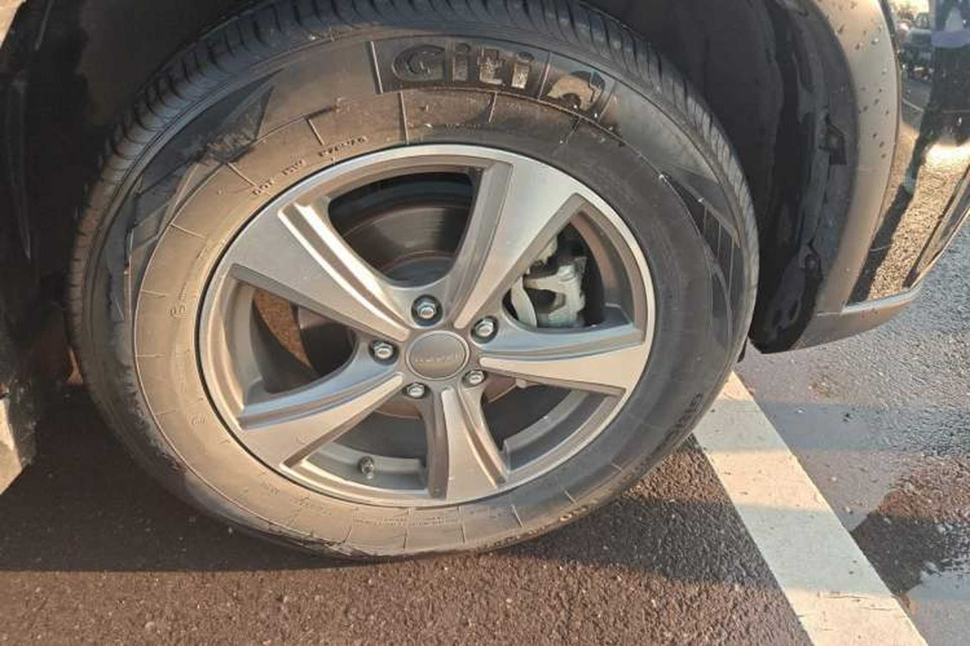 Used Haval H6 2014 Sport Version 1.5T Manual Two-Wheel Drive Elite Edition Right Front Wheel Hub