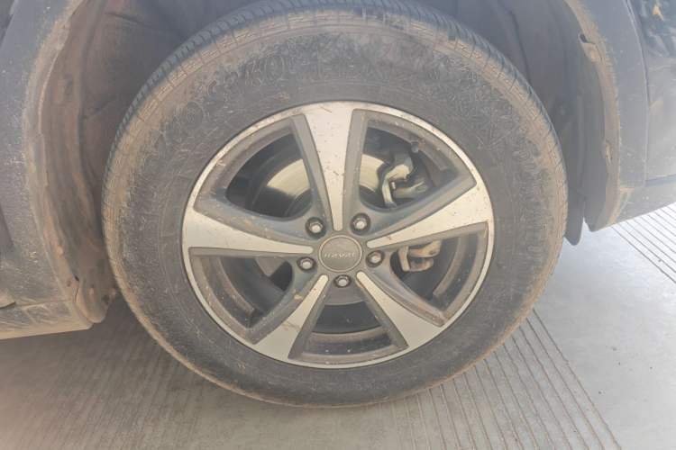 Used Haval H6 2014 Sport Version 1.5T Manual Two-Wheel Drive Elite Edition Right Front Wheel Hub