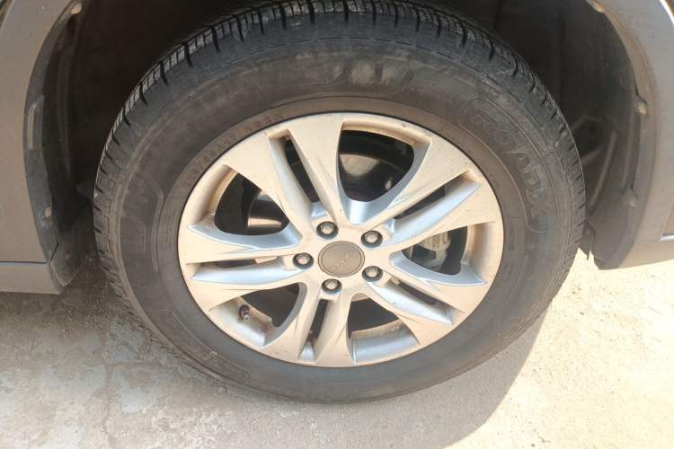 Used Haval H6 2014 Sport Version 1.5T Manual Two-Wheel Drive Elite Edition Right Front Wheel Hub