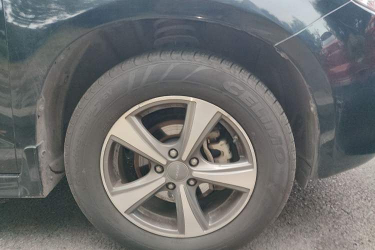 Used Haval H6 2014 Upgraded Model 2.0T Diesel Manual Two-Wheel Drive Elite Version Right Front Wheel Hub