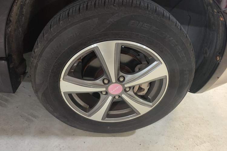Used Haval H6 2014 Upgraded Model 1.5T Manual Two-Wheel Drive Elite Version Right Front Wheel Hub