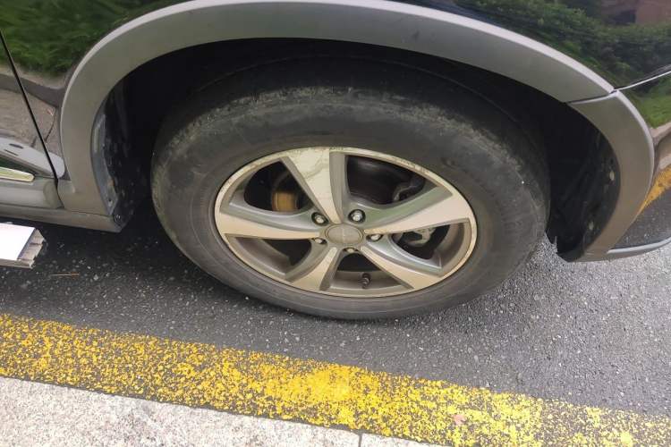 Used Haval H6 2014 Sport Edition 2.4L Automatic Elite Model Right Front Wheel Hub