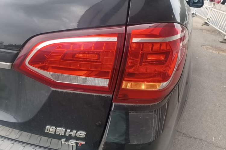 Used Haval H6 2014 Sport Version 1.5T Manual Two-Wheel Drive Elite Edition Right Rear Taillight