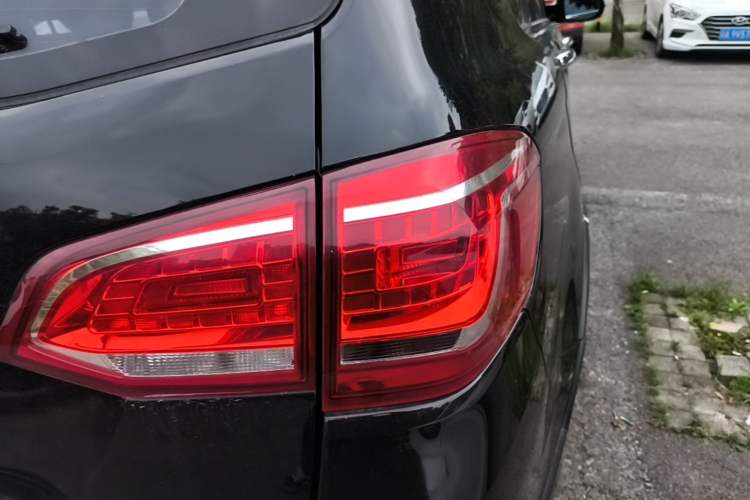 Used Haval H6 2014 Sport Version 1.5T Manual Two-Wheel Drive Elite Edition Right Rear Taillight