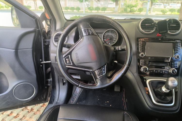 Used Haval H6 2014 Upgraded Model 1.5T Manual Two-Wheel Drive Elite Version Steering Wheel
