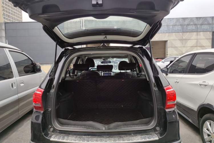 Used Haval H6 2014 Sport Version 1.5T Manual Two-Wheel Drive Elite Edition Trunk