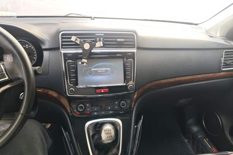 Used Haval H6 2014 Upgraded Model 1.5T Manual Two-Wheel Drive Elite Version Audio And AC Panel