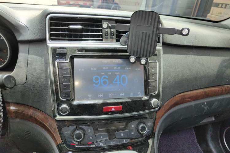 Used Haval H6 2014 Sport Version 1.5T Manual Two-Wheel Drive Elite Edition Audio And AC Panel
