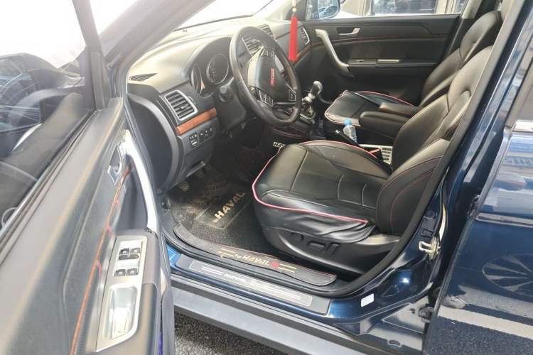 Used Haval H6 2014 Upgraded Model 1.5T Manual Two-Wheel Drive Elite Version Driver Seat