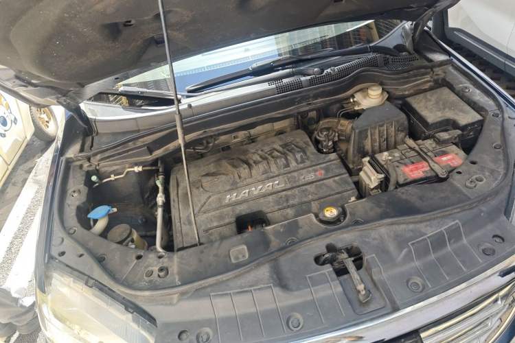 Used Haval H6 2014 Upgraded Model 1.5T Manual Two-Wheel Drive Elite Version Engine Bay Right