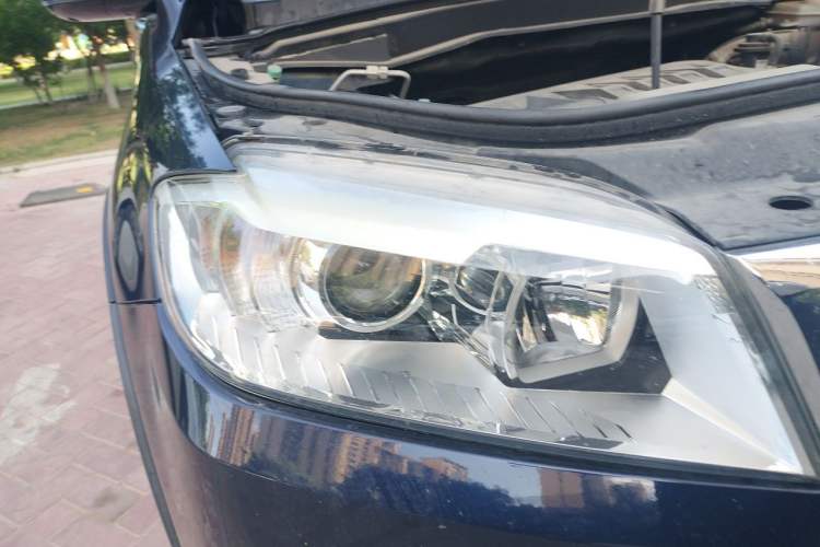 Used Haval H6 2014 Sport Version 1.5T Manual Two-Wheel Drive Elite Edition Right Front Headlight