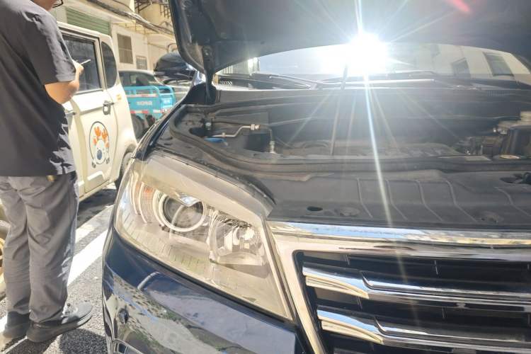 Used Haval H6 2014 Upgraded Model 1.5T Manual Two-Wheel Drive Elite Version Right Front Headlight