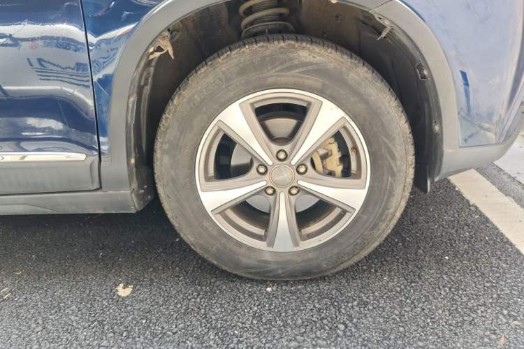 Used Haval H6 2014 Upgraded Model 1.5T Manual Two-Wheel Drive Elite Version Right Front Wheel Hub