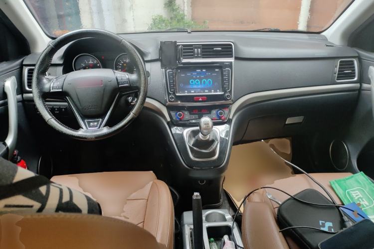 Used Haval H6 2014 Sport Version 1.5T Manual Two-Wheel Drive Elite Edition Center Console