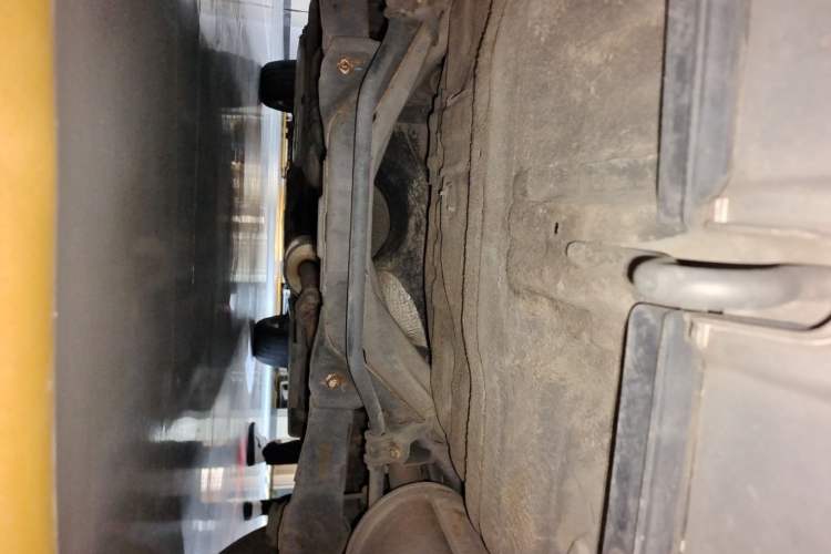 Used Haval H6 2014 Upgraded Model 1.5T Manual Two-Wheel Drive Elite Version Chassis Rear
