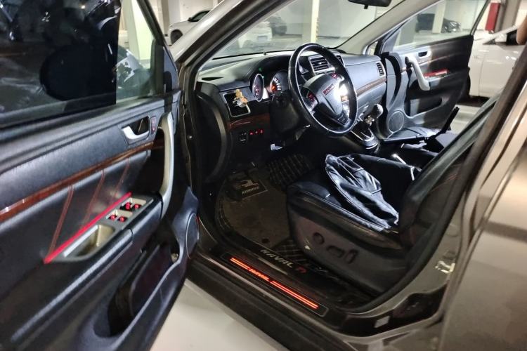 Used Haval H6 2014 Upgraded Model 1.5T Manual Two-Wheel Drive Elite Version Driver Seat