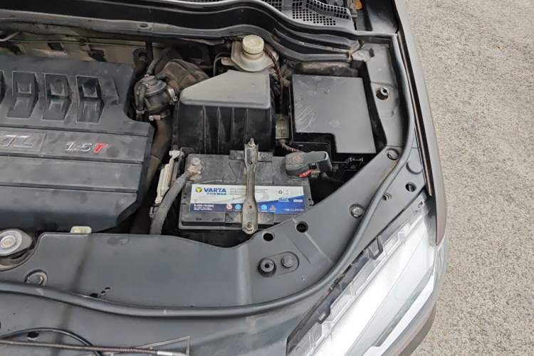 Used Haval H6 2014 Sport Version 1.5T Manual Two-Wheel Drive Elite Edition Engine Bay Left