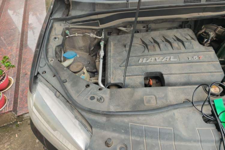 Used Haval H6 2014 Sport Version 1.5T Manual Two-Wheel Drive Elite Edition Engine Bay Right