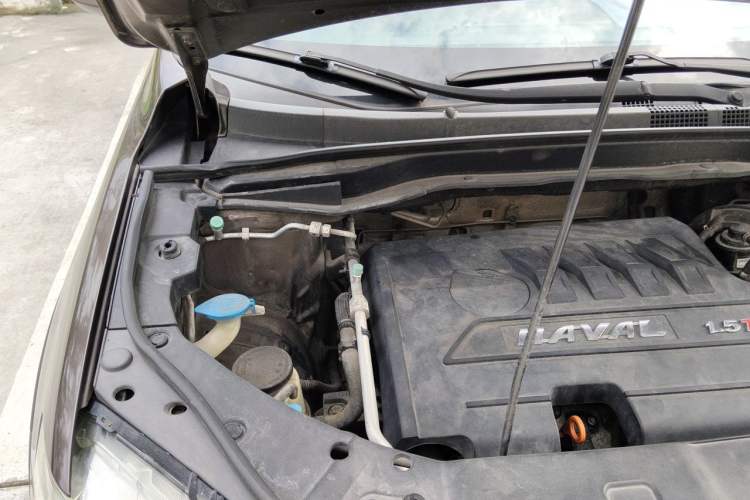 Used Haval H6 2014 Sport Version 1.5T Manual Two-Wheel Drive Elite Edition Engine Bay Right