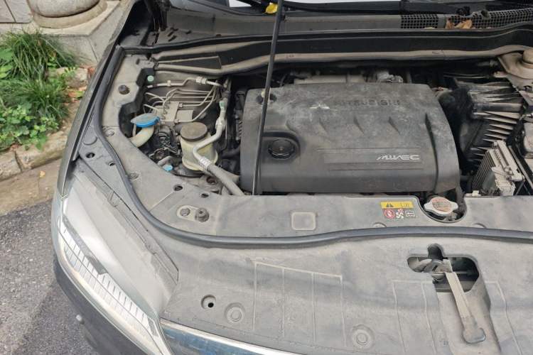 Used Haval H6 2014 Sports Edition 2.4L Automatic Prestige Model Engine Bay Right