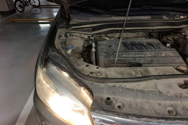 Used Haval H6 2014 Upgraded Model 1.5T Manual Two-Wheel Drive Elite Version Engine Bay Right